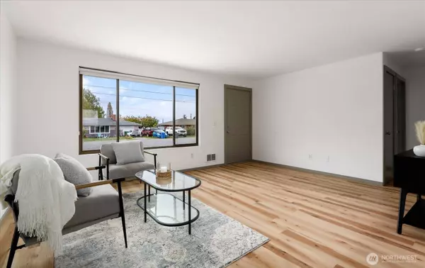 1768 SE 2nd CT, Oak Harbor, WA 98277