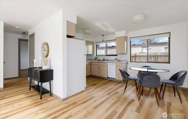 1768 SE 2nd CT, Oak Harbor, WA 98277