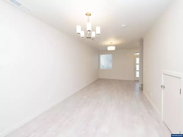 3857-3861 Village Center Dr SE SE, Salem, OR 97302