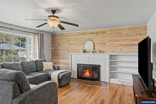 472 E St, Lebanon, OR 97355