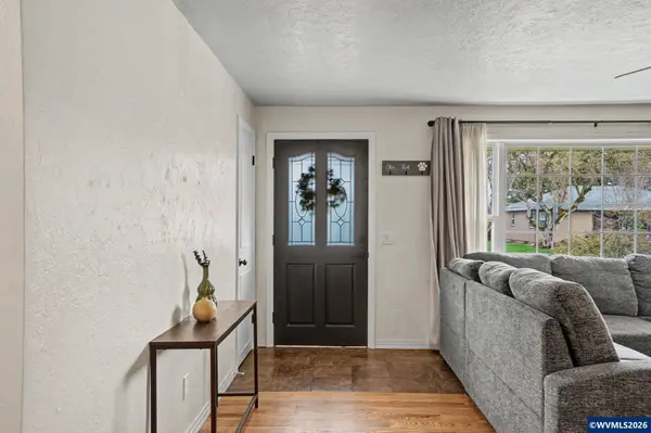 472 E St, Lebanon, OR 97355