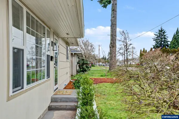 472 E St, Lebanon, OR 97355