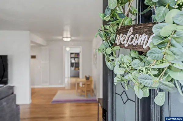 472 E St, Lebanon, OR 97355