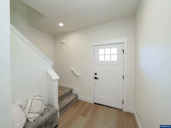729 Periander Wy, Harrisburg, OR 97352-9202