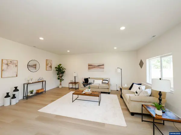 729 Periander Wy, Harrisburg, OR 97352-9202