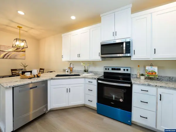 729 Periander Wy, Harrisburg, OR 97352-9202