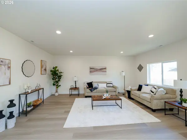 729 Periander WAY, Harrisburg, OR 97446