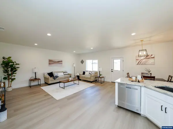 729 Periander Wy, Harrisburg, OR 97352-9202