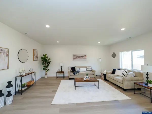 729 Periander Wy, Harrisburg, OR 97352-9202