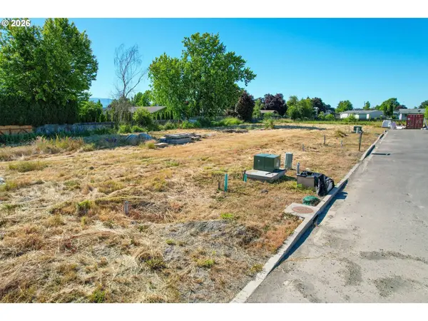 790 Monarch WAY, Harrisburg, OR 97446