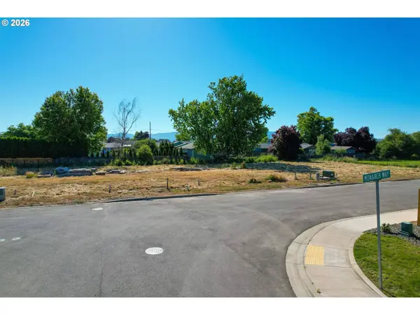 790 Monarch WAY, Harrisburg, OR 97446