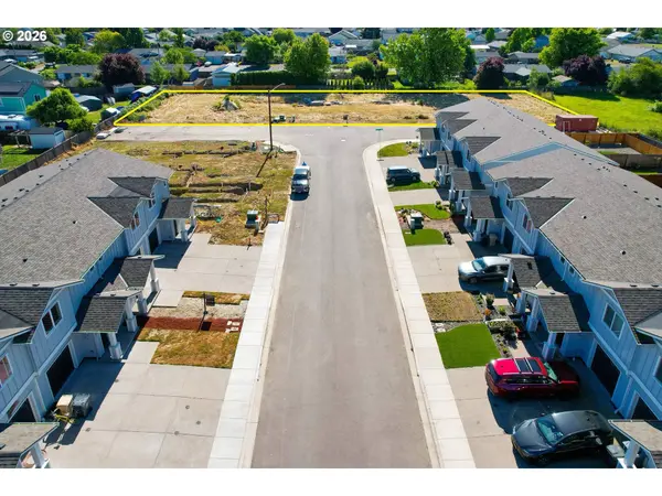 790 Monarch WAY, Harrisburg, OR 97446
