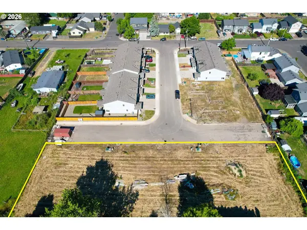 790 Monarch WAY, Harrisburg, OR 97446