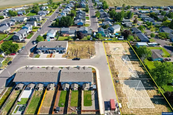 700-790 Monarch Wy, Harrisburg, OR 97446-1401