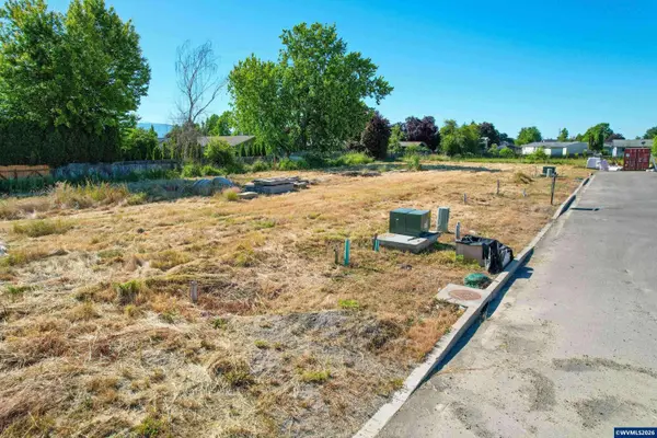 700-790 Monarch Wy, Harrisburg, OR 97446-1401