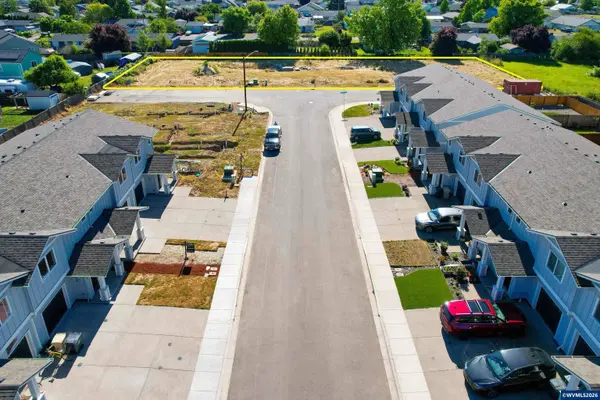 700-790 Monarch Wy, Harrisburg, OR 97446-1401