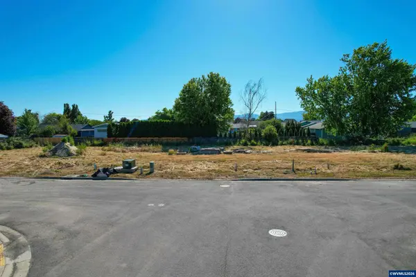 700-790 Monarch Wy, Harrisburg, OR 97446-1401