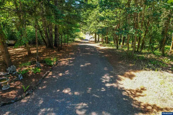 1848 Cochrane Ln, Dallas, OR 97338