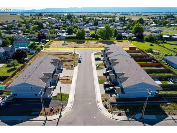 700 MONARCH WAY #15-17, Harrisburg, OR 97446