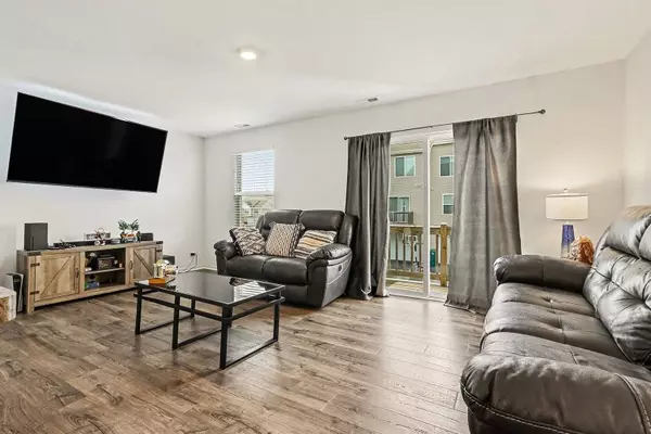 562 Spring Leaf DR #414, Joliet, IL 60431