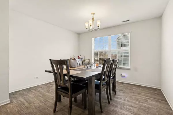 562 Spring Leaf DR #414, Joliet, IL 60431