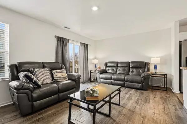 562 Spring Leaf DR #414, Joliet, IL 60431