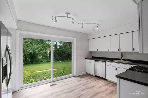 110 Delaware DR, Bolingbrook, IL 60440