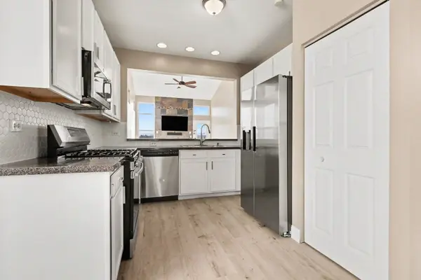 906 Bluebell CIR, Joliet, IL 60431