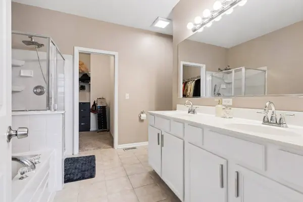 906 Bluebell CIR, Joliet, IL 60431