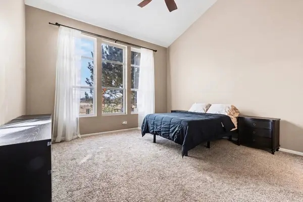 906 Bluebell CIR, Joliet, IL 60431