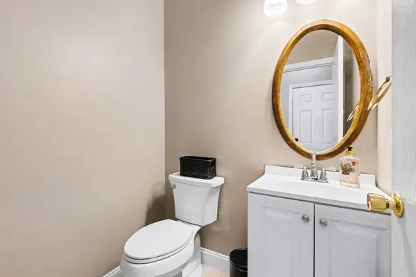 906 Bluebell CIR, Joliet, IL 60431