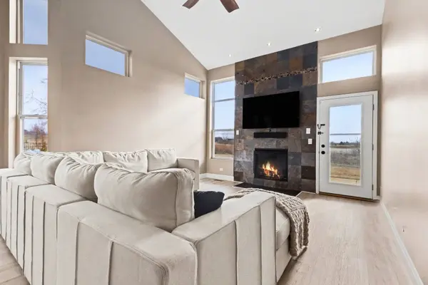 906 Bluebell CIR, Joliet, IL 60431