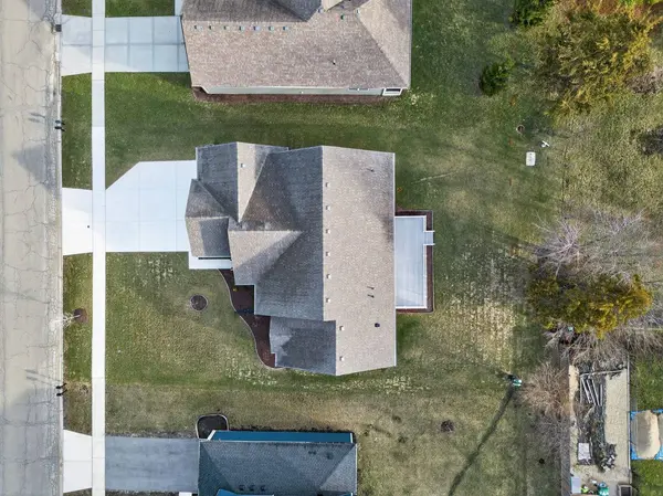 20929 Lakewoods LN, Shorewood, IL 60404