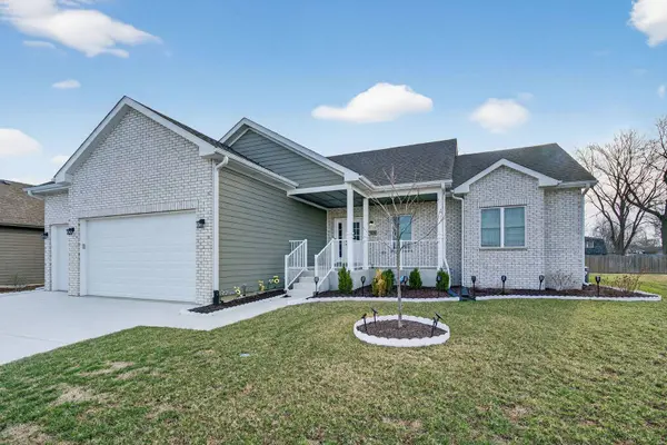 20929 Lakewoods LN, Shorewood, IL 60404