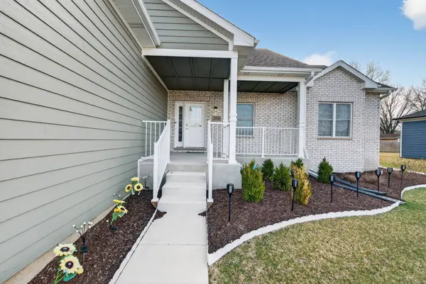 20929 Lakewoods LN, Shorewood, IL 60404