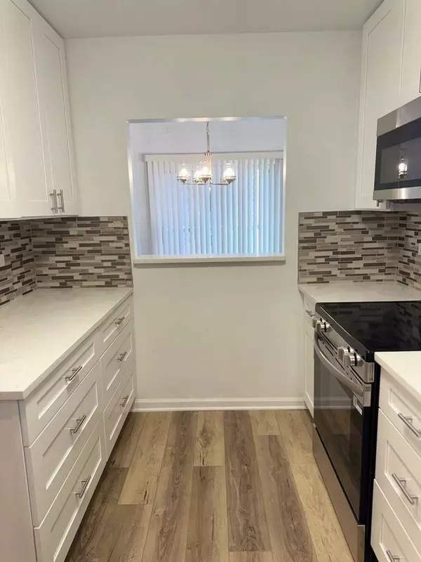 1424 Woodbridge RD #3D, Joliet, IL 60436