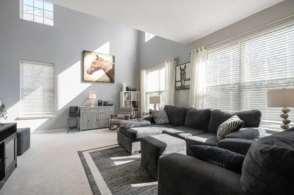2413 Sunrise CIR #2413, Aurora, IL 60503