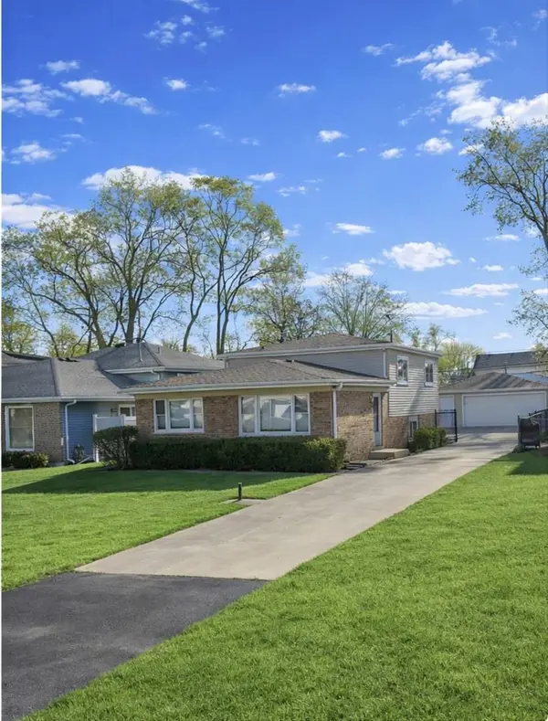 4029 N Grant ST, Westmont, IL 60559