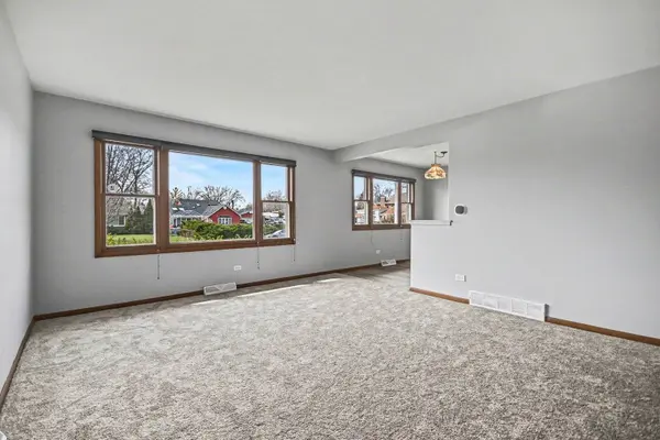 4029 N Grant ST, Westmont, IL 60559