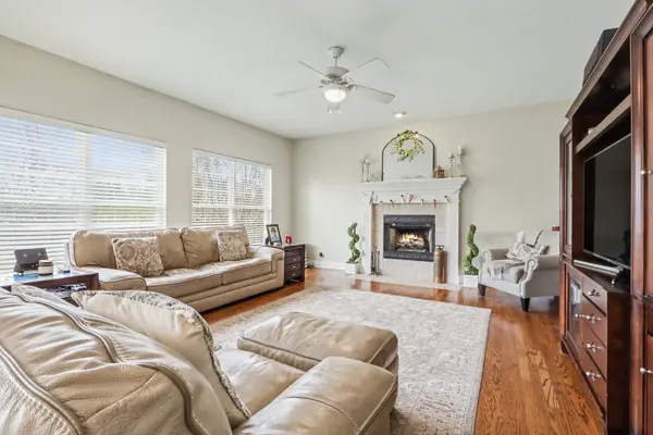 911 E Butterfield CIR, Shorewood, IL 60404