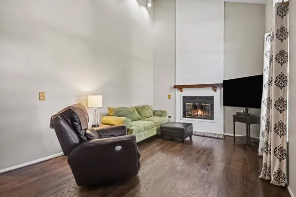 1134 Crimson CT, Naperville, IL 60564