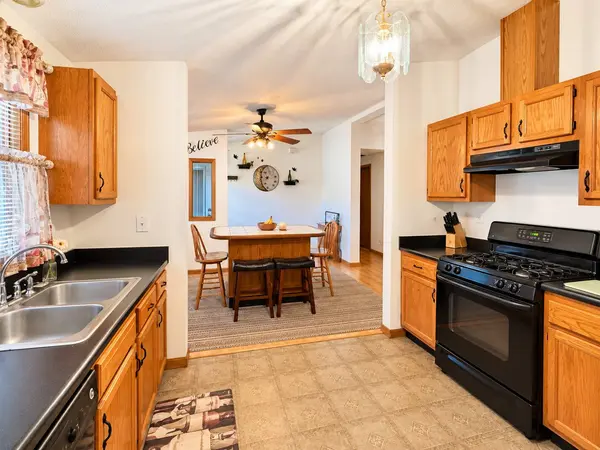 501 E Rose LN, Godley, IL 60407