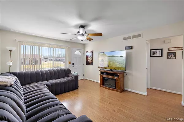 47445 LIZABETH Drive, Chesterfield Twp, MI 48047