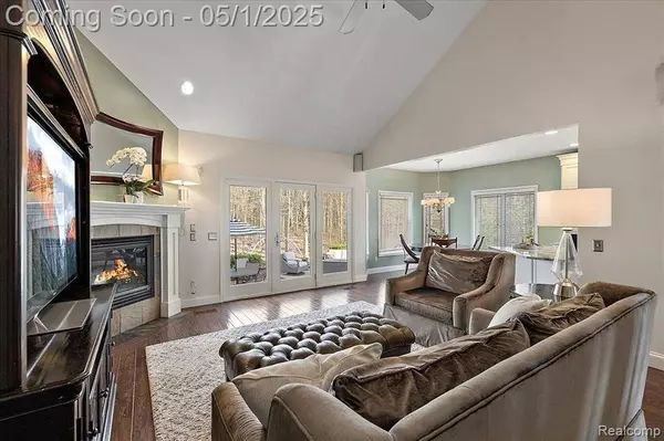 2756 E LAKE Drive, Kimball Twp, MI 48074