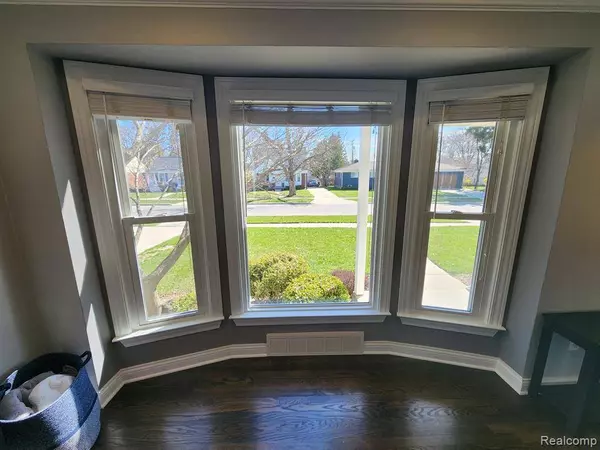 4711 ROBINWOOD Avenue, Royal Oak, MI 48073