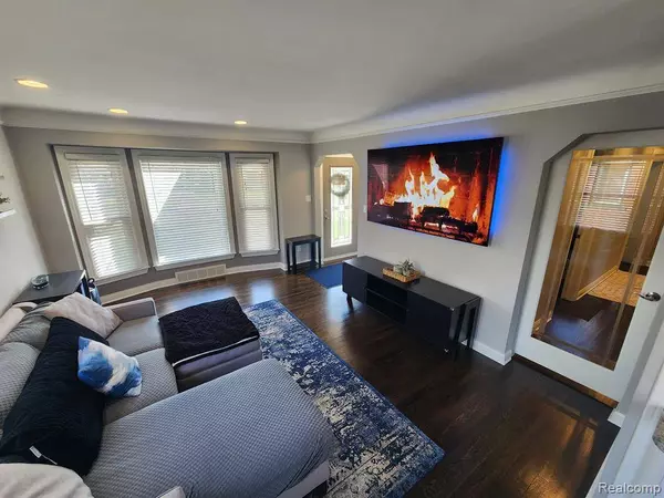 4711 ROBINWOOD Avenue, Royal Oak, MI 48073