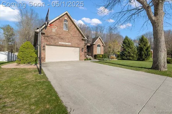 2756 E LAKE Drive, Kimball Twp, MI 48074