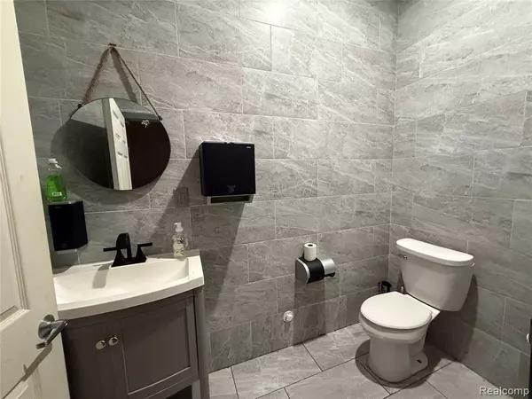 16166 Meyers Road, Detroit, MI 48235