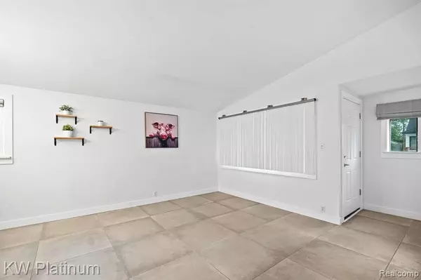 23377 Melville Avenue, Hazel Park, MI 48030