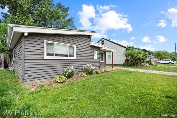 23377 Melville Avenue, Hazel Park, MI 48030